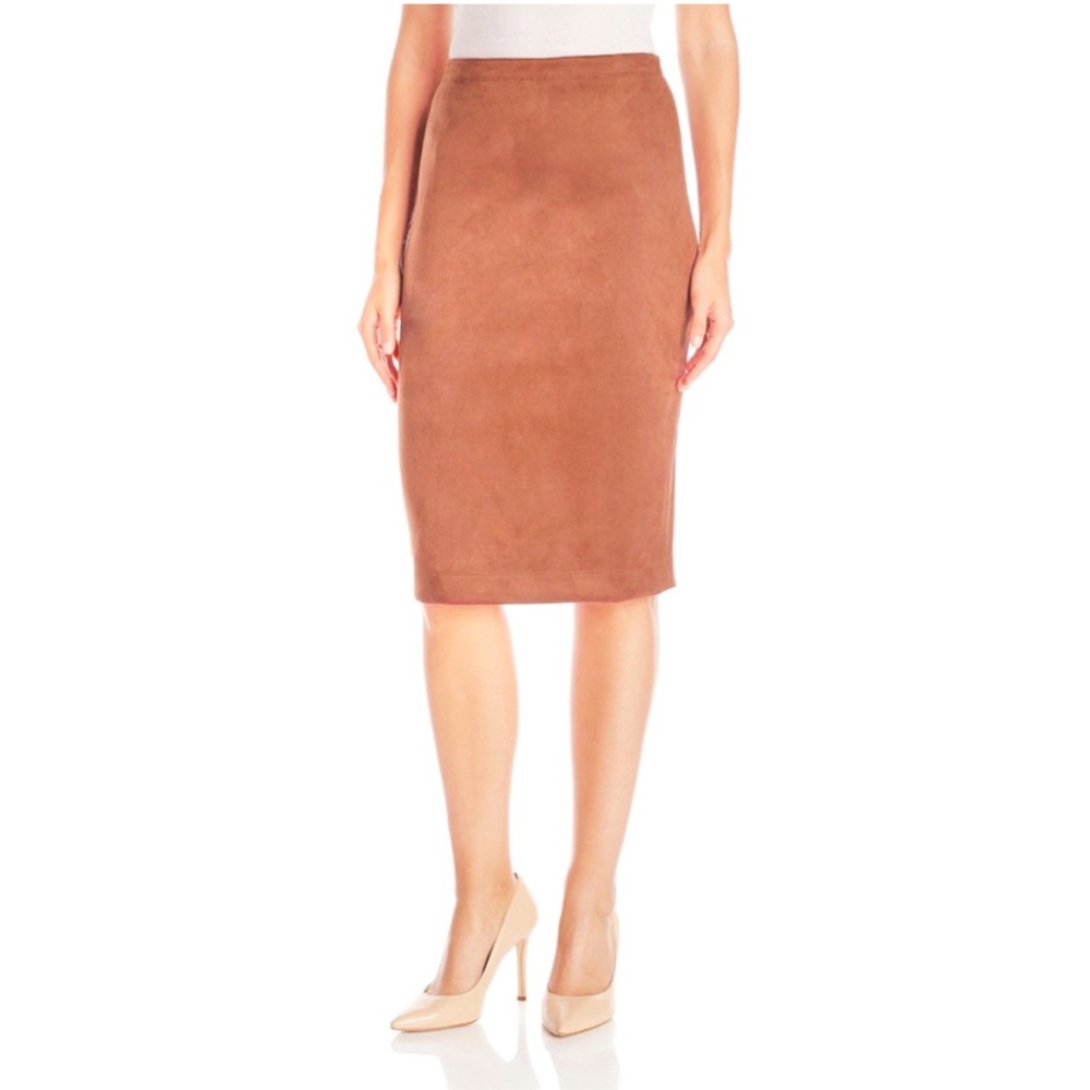 🌸Hosts Pick🌸 BCBGMaxAzria Lyric Suede Skirt